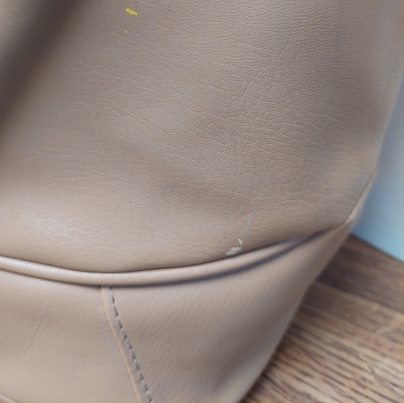 Large Tan Bucket Shoulder Bag with Long Straps - Picture 11 of 16